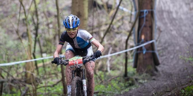 Maja Wloszczowska (Giant Pro XC) leads in the forest