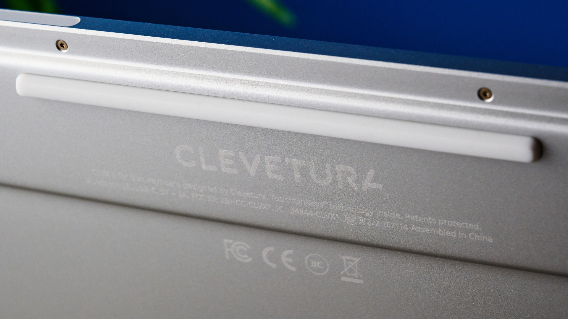 A white Clevetura CLVX S keyboard