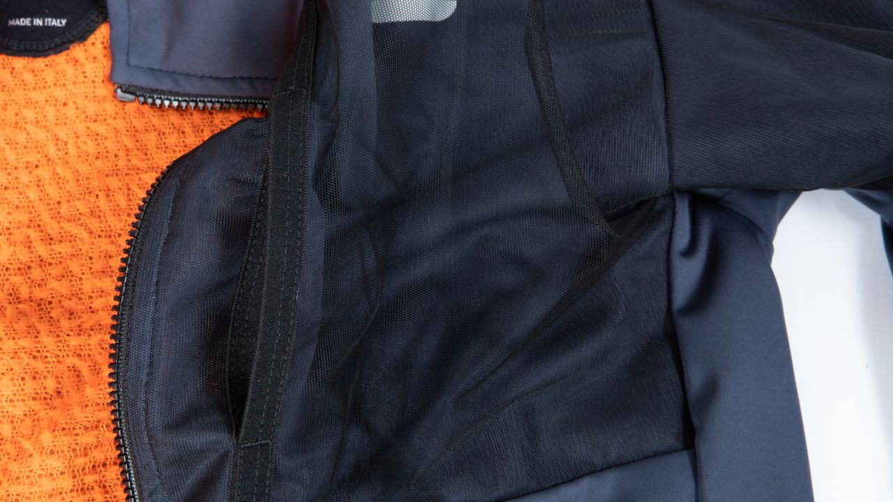 Sportful Supergiara jacket chest pocket