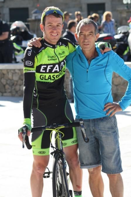 Garikoitz Bravo (Efapel), with his father. He crashed in the first stage of the race and bruised his body. Despite that, he spent a lot of time in front of the peloton.