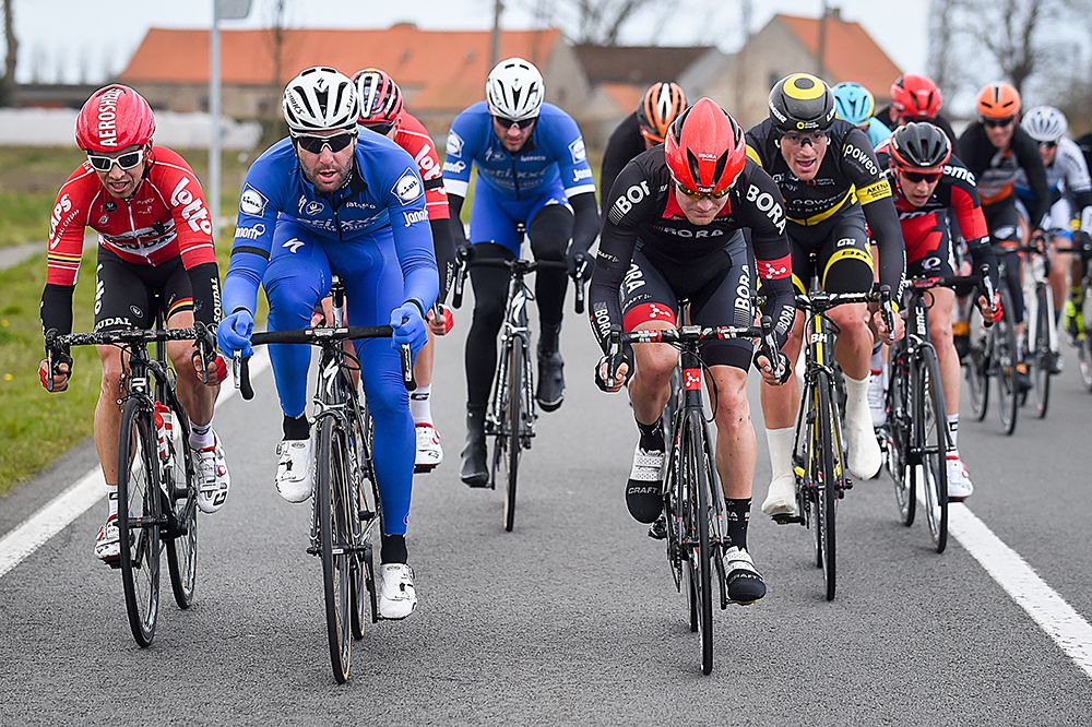 The peloton broke into echelons on a windy opening to Three Days of De Panne