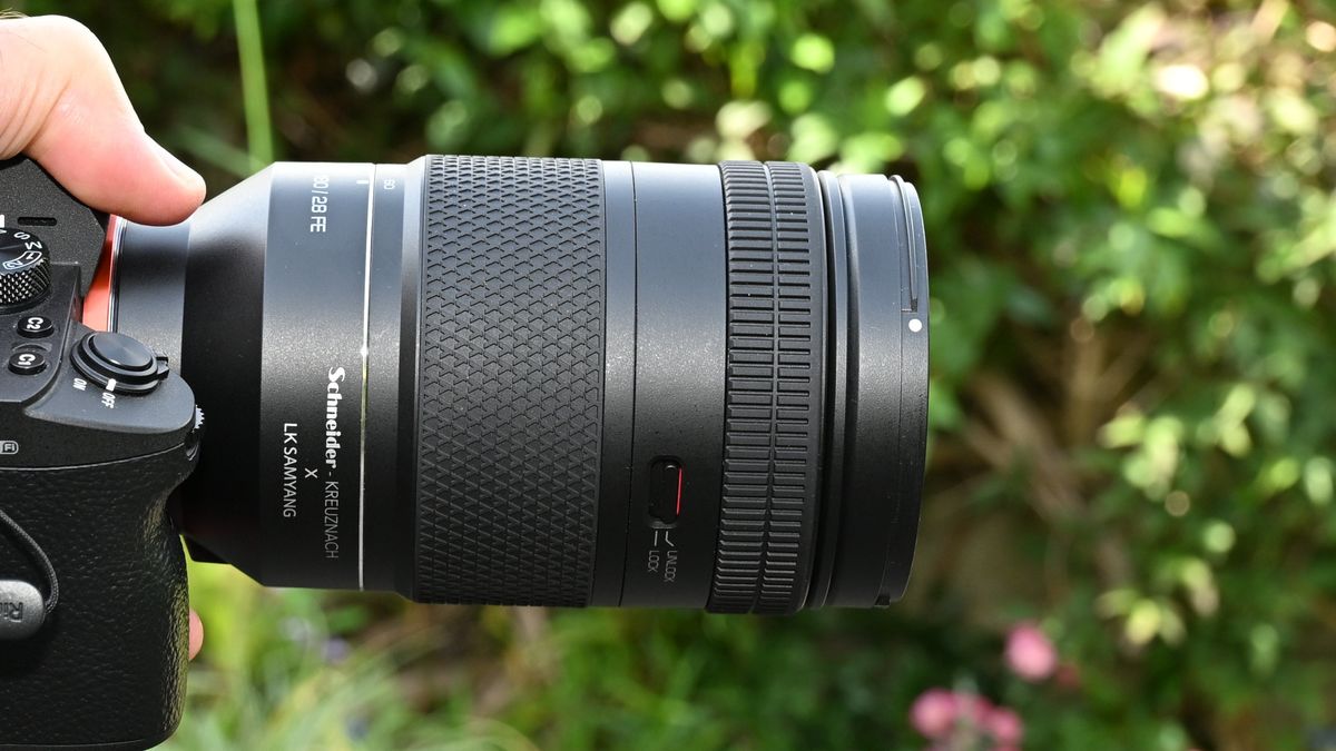 LK Samyang AF 60-180mm f/2.8 product image