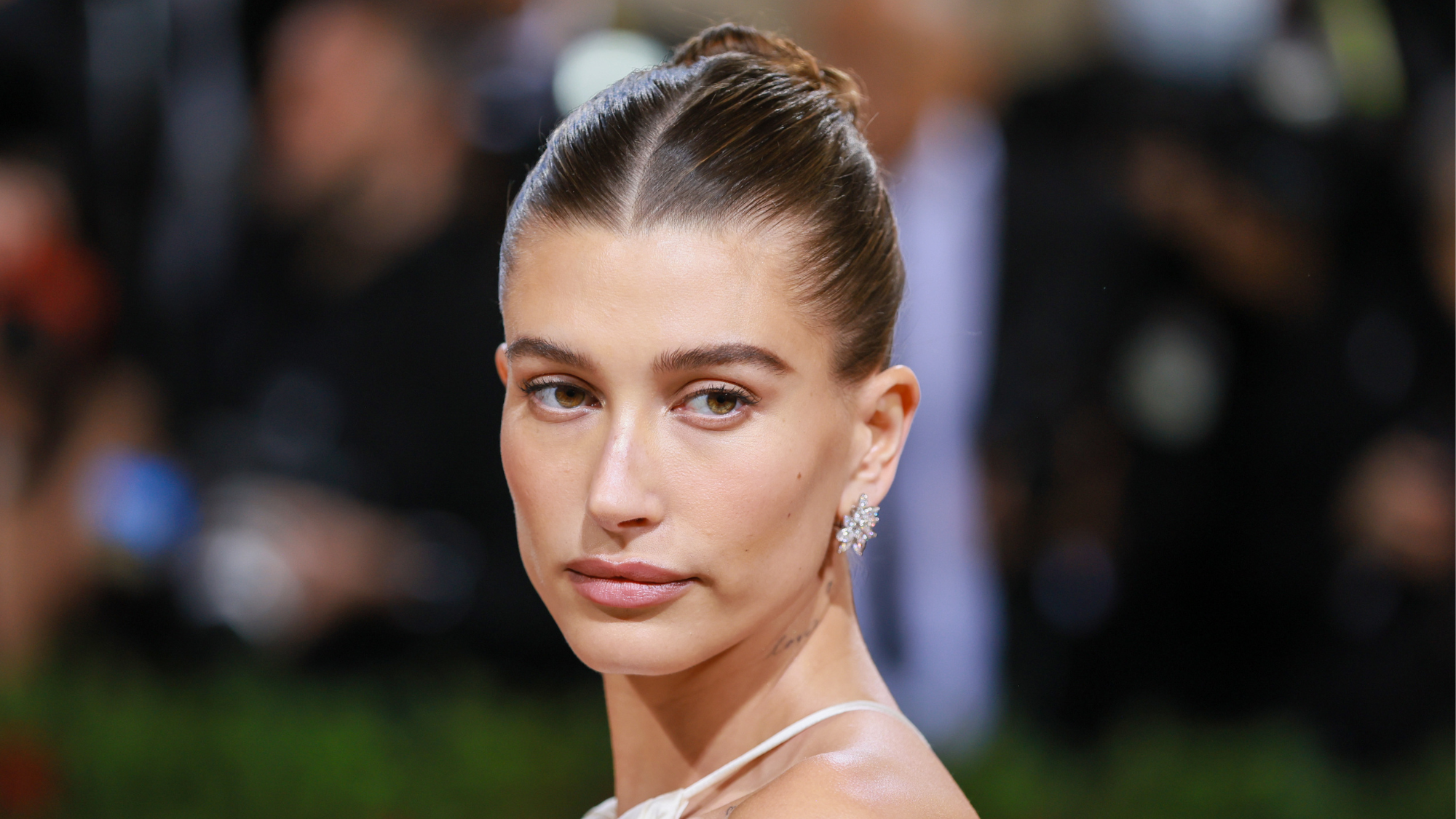 Chanel Ultra Le Teint Foundation: It Gives Hailey Bieber Dewy Skin –  StyleCaster