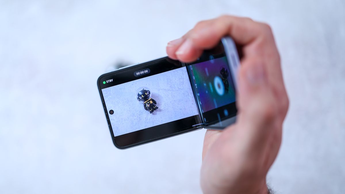 A photo of the Samsung Galaxy Z Flip 6