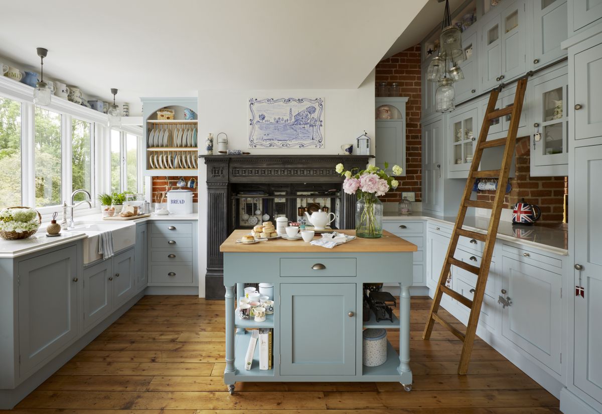 Top 10 Beautiful Rustic Kitchen Interiors For A Warm Cooking