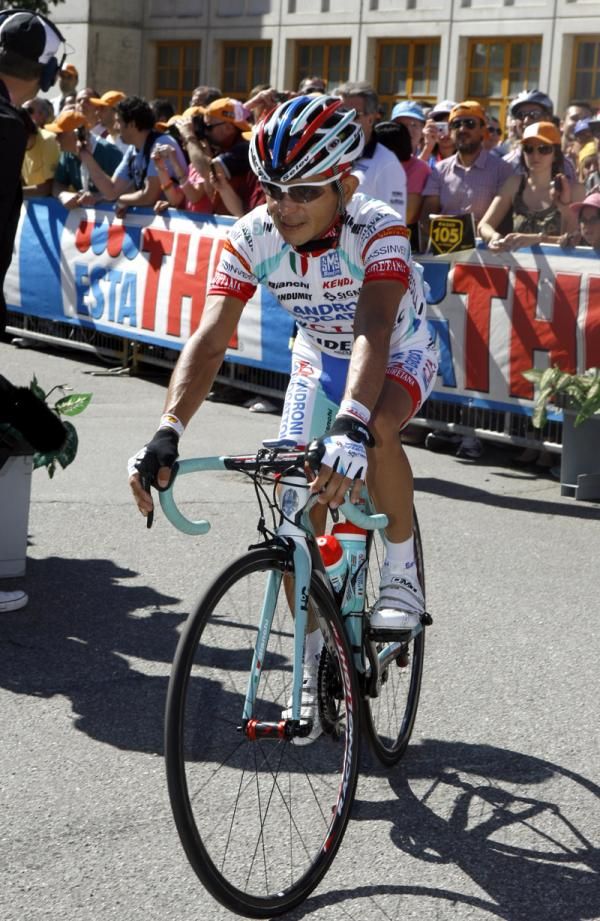 Jose Rujano (Androni) rides to the start