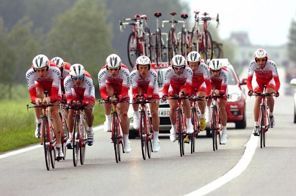 Cofidis, le Credit en Ligne was the first team out on the road for stage four.