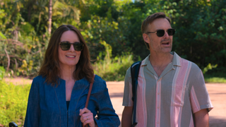 Tina Fey and Will Forte wearing sunglasses on vacation in The Four Seasons