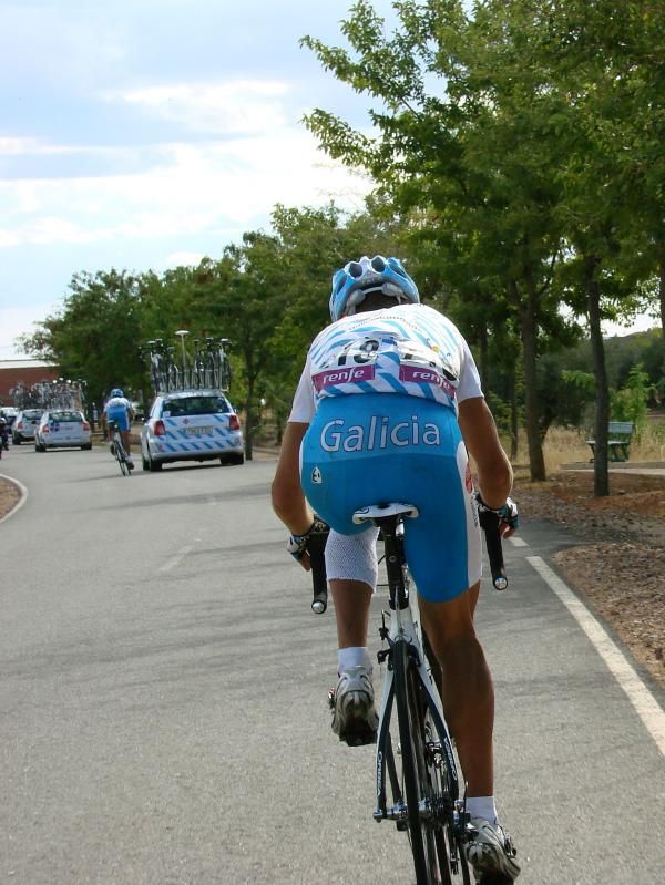 Gonzalo Rabu&ntilde;al (Xacobeo Galicia) chases back to the peloton
