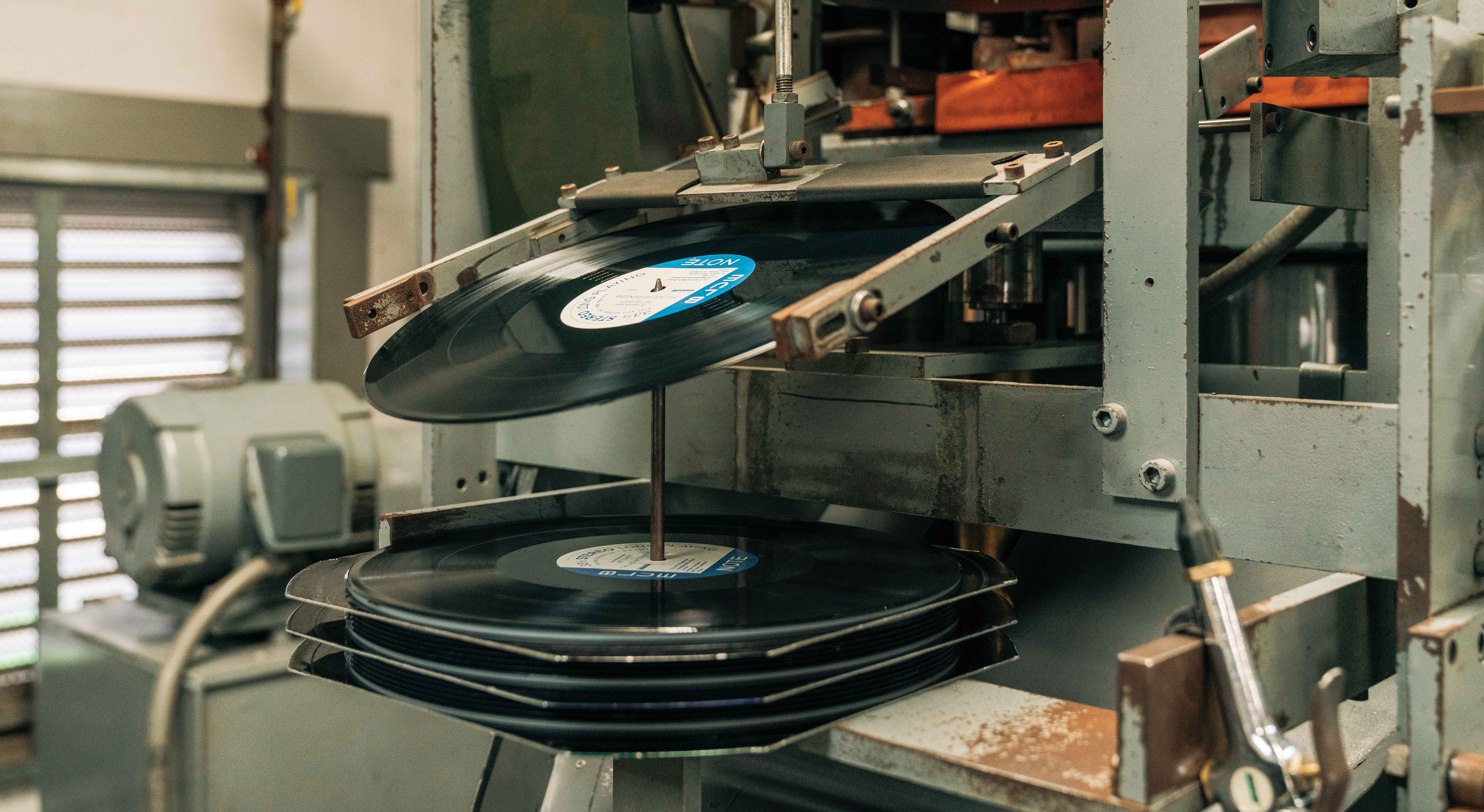 Vinyl pressing machine