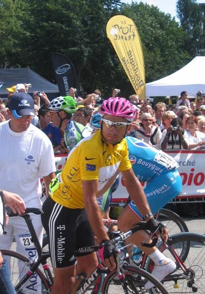 Serguei Gonchar enters the rest day with the yellow jersey.