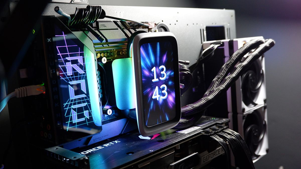 Hyte&#039;s Thicc Q60 liquid cooler with a huge 5-inch screen on the cold plate.