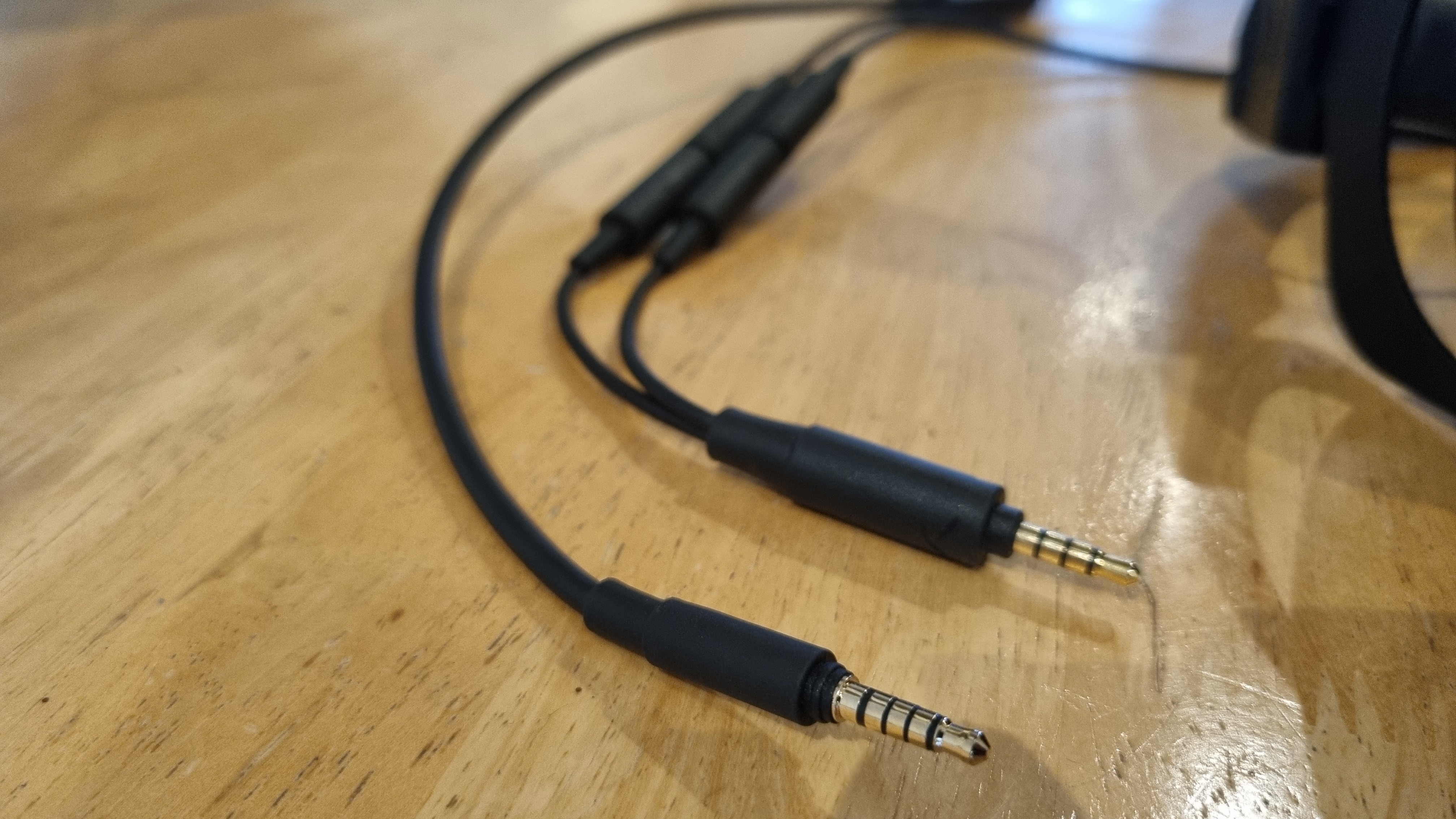 The jack plugs and adapter for the Beyerdynamic MMX 330 Pro open-back gaming headset