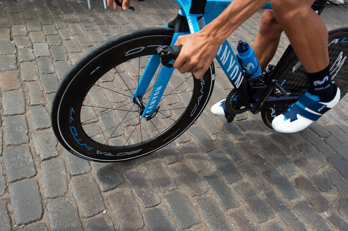 Movistar were using the new Campagnolo Bora WTO 77 on the front of their Canyons