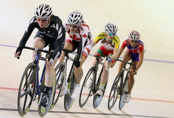 Lauren Ellis (New Zealand) leads the break that decided the podium of the women's points race.