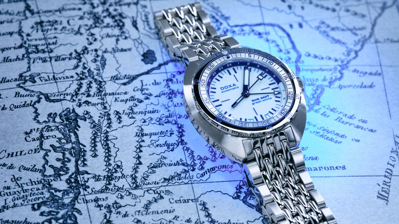 Doxa Sub 250T Great White’ Topper Edition