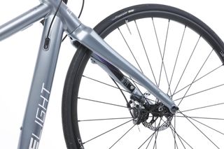 Frame comes with a tapered carbon fork and disc or rim braked capability