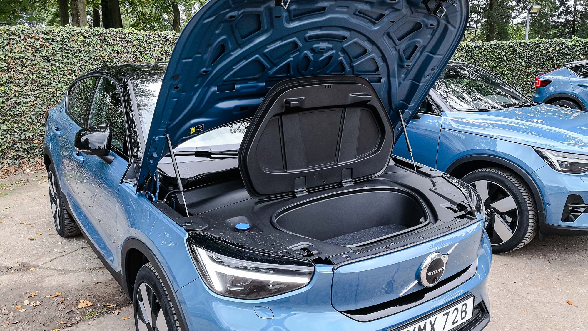 Volvo C40 Recharge hood space