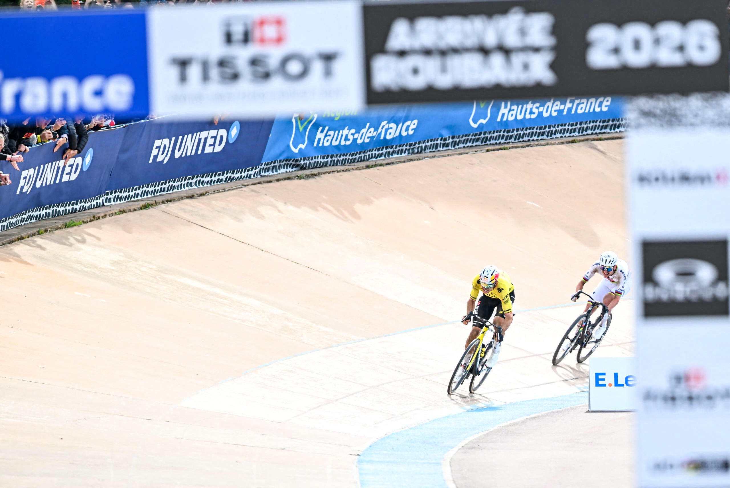 As is happened: No broken records as fan favourite puts on a masterclass at Paris-Roubaix 2026