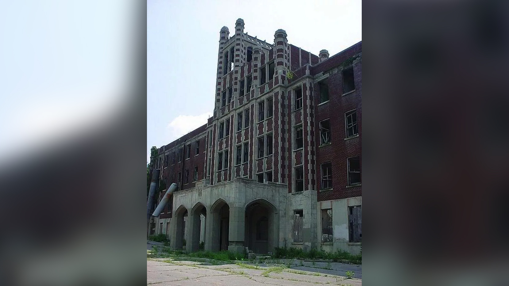 The Waverly Hills Sanatorium was built in 1910 on the edge of Louisville, Kentucky.