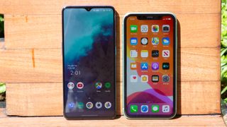 OnePlus 7T (left) and iPhone 11 (right)