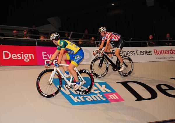 Leon Van Bon and Michael Morkov eye each other in the team elimination race