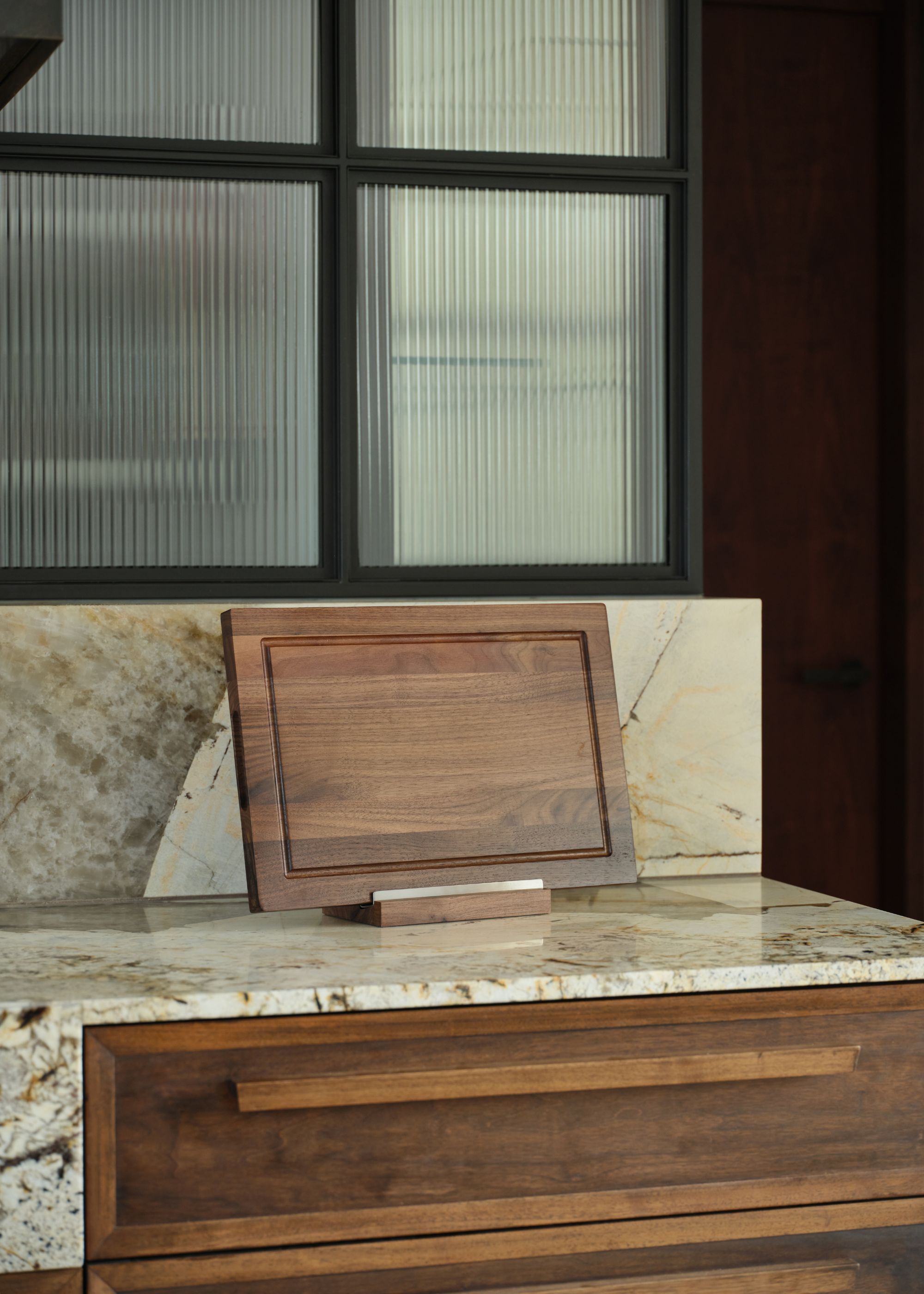 A marble kitchen counter with wood drawers and a magnetic wooden block from Katto