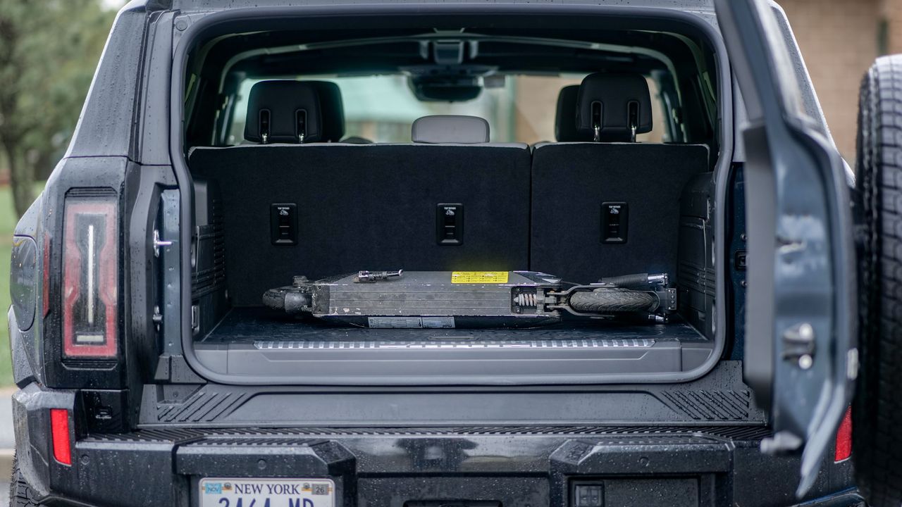 2025 GMC Hummer EV 3X SUV test drive.