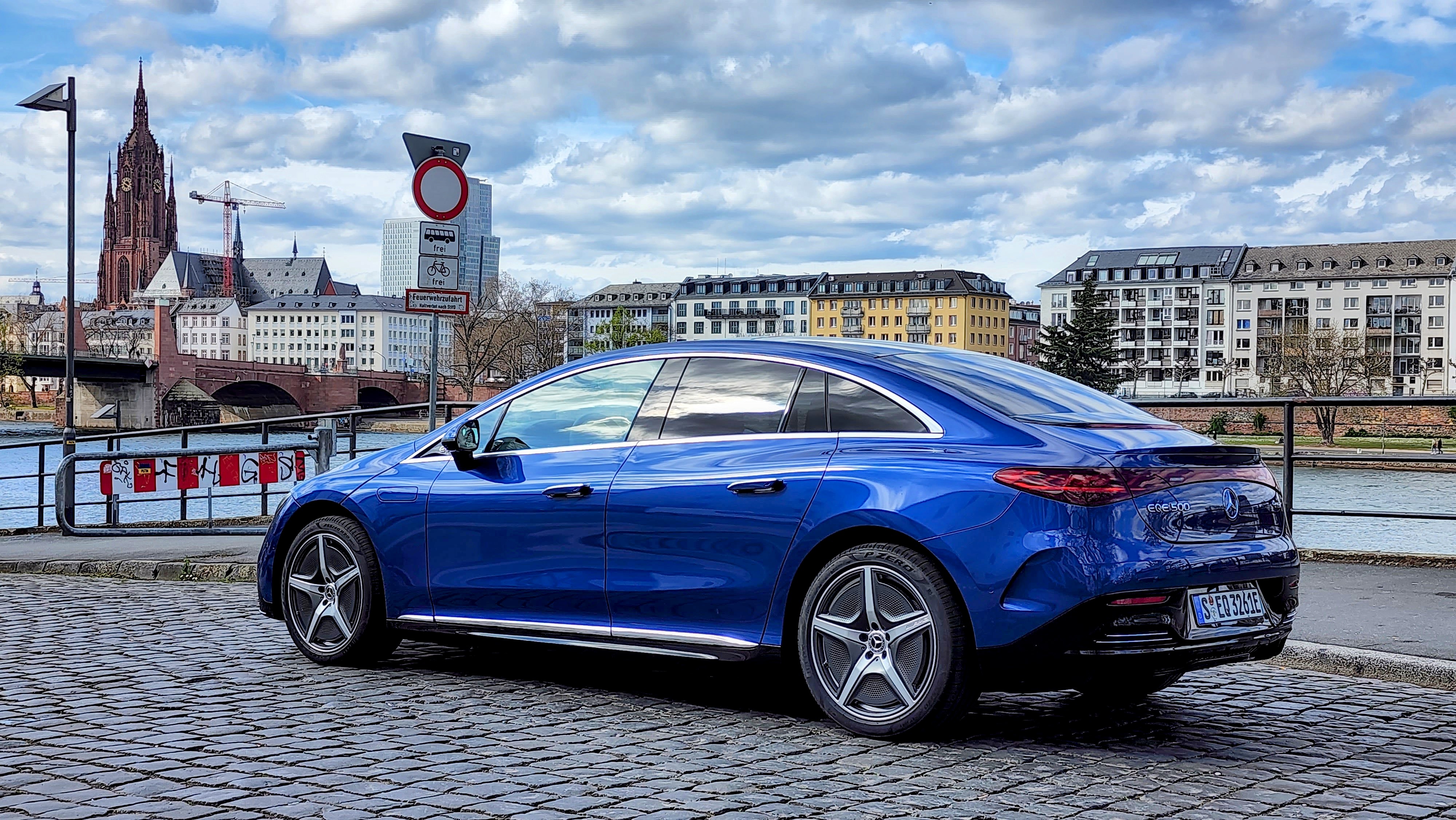 Angled view from rear of the Mercedes EQE