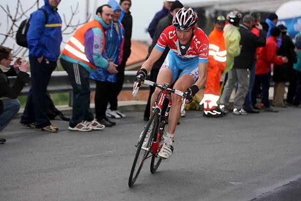 Frank Schleck (CSC) heads into a corner