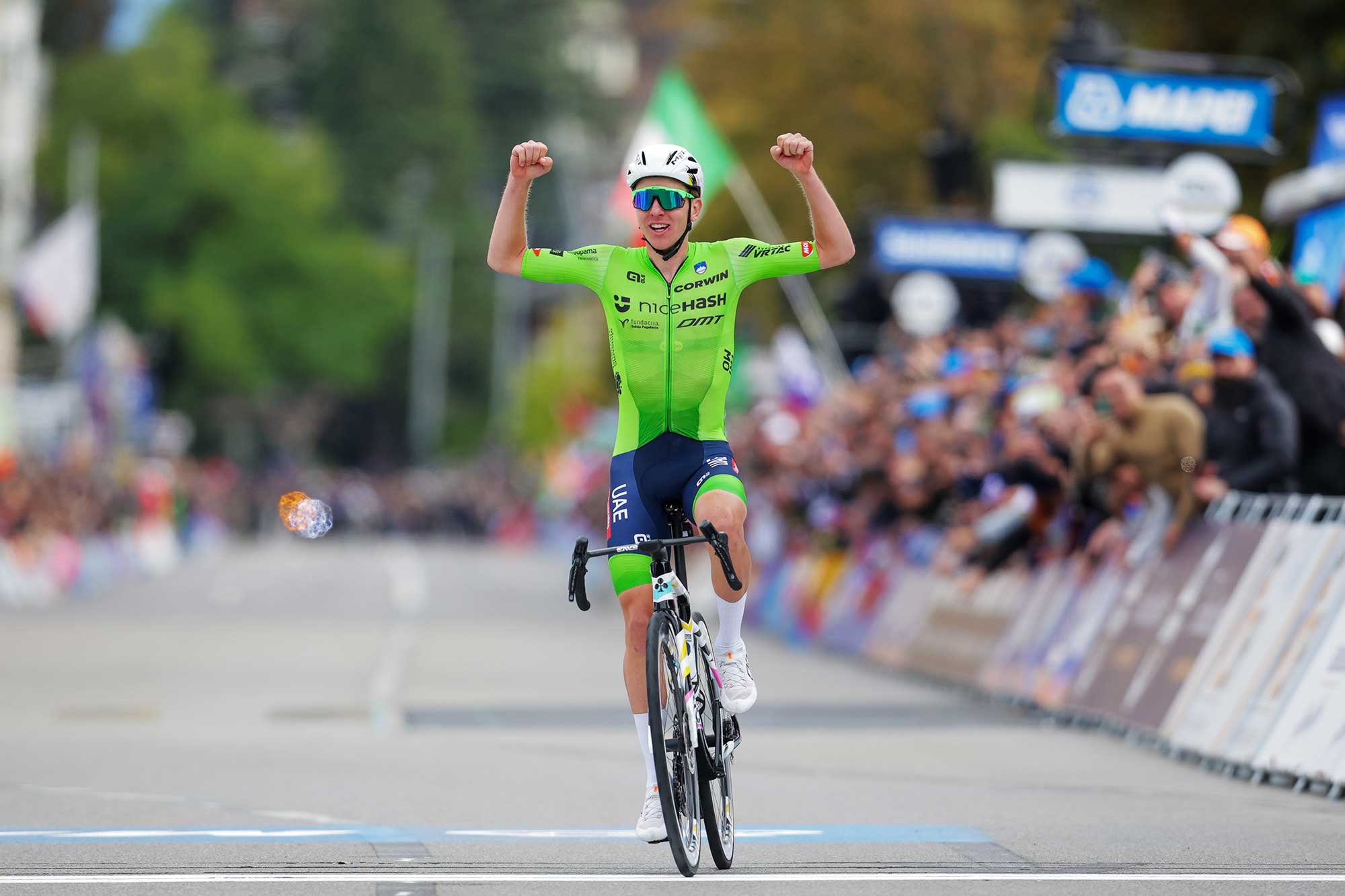 Picture by Ed SykesSWpixcom 29092024 2024 UCI Road and Paracycling Road World Championships Zurich Switzerland Men Elite Road Race Tadej Pogaar Slovenia wins the 2024 Men Elite Road Race World Championship