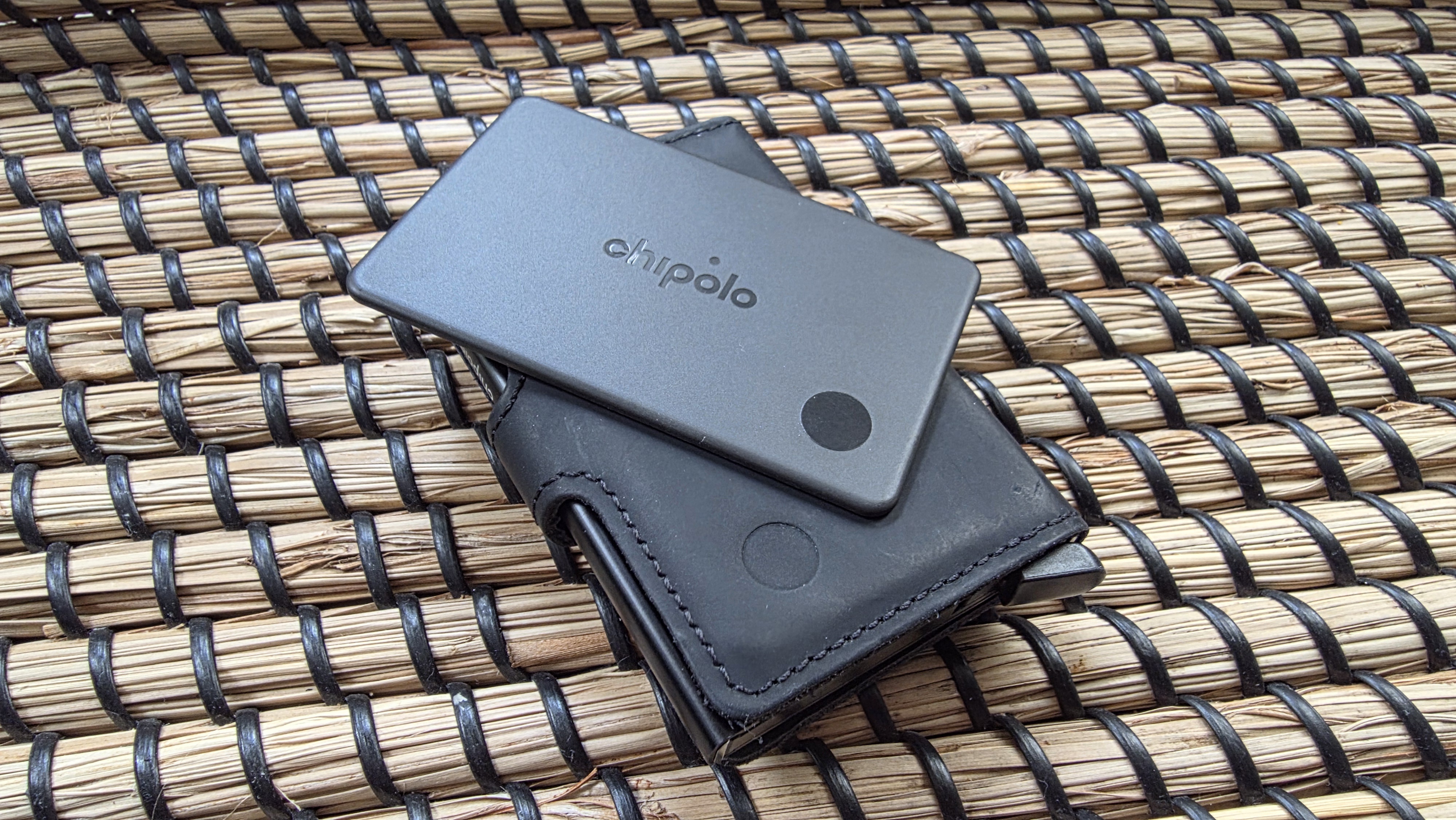 Chipolo x Secrid Trackable Miniwallet