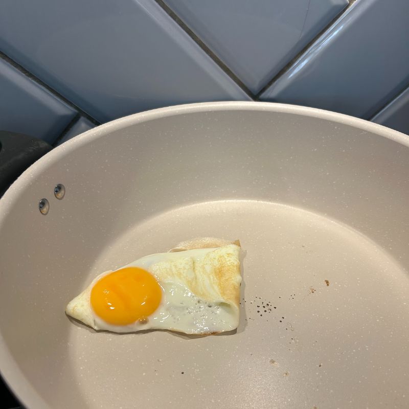 M&amp;amp;S All In One 28cm Saucepan frying one egg