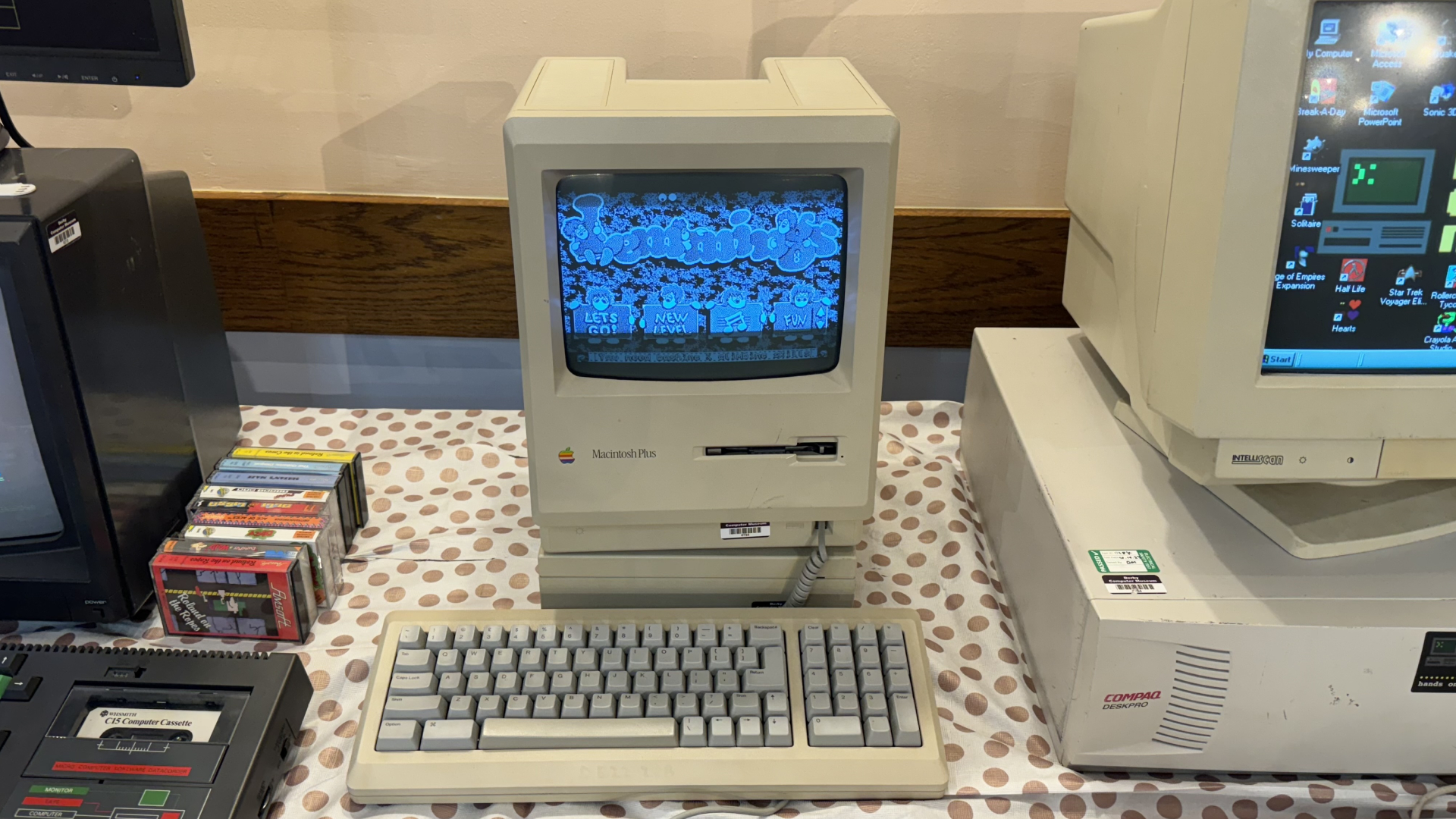 Macintosh Plus showing Lemmings