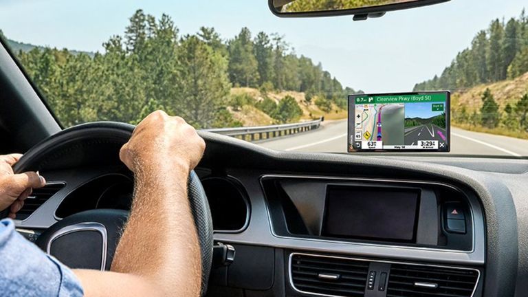 tomtom adventurer vs garmin