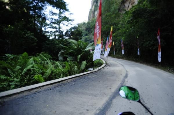 It was very nerrow road with 1km to go