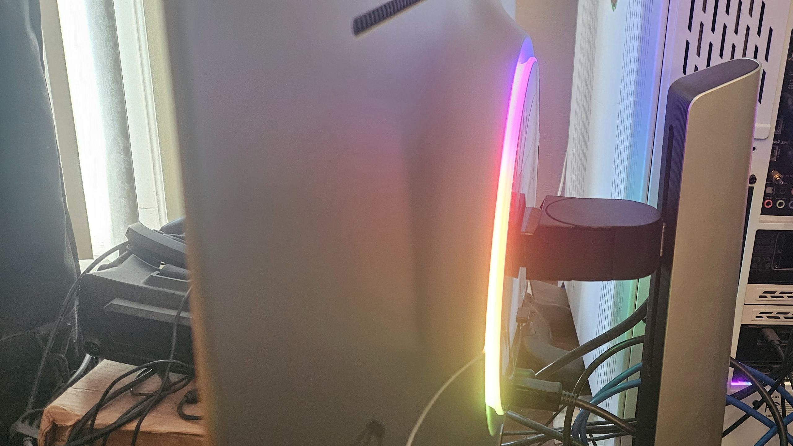 Samsung Odyssey OLED G81SF stand and LED ring on back side