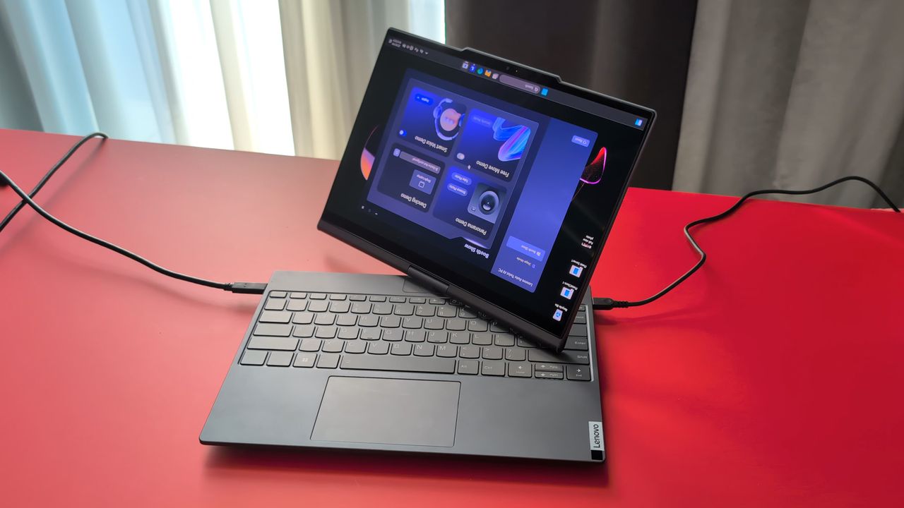 Lenovo ThinkBook Auto Twist AI PC POC