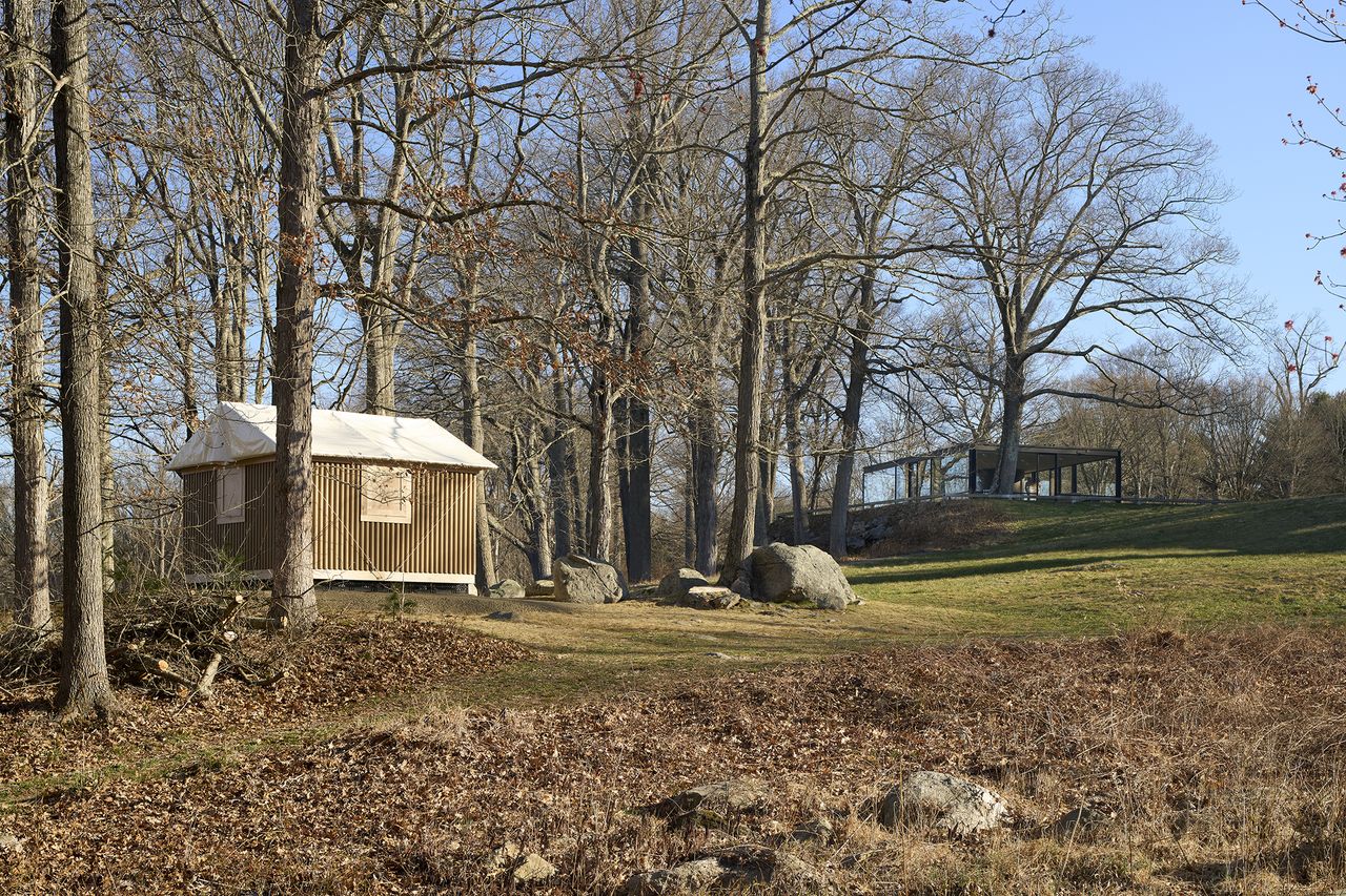 paper log house by shigeru ban