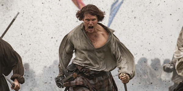 Check Out Outlander's Sam Heughan Carrying A Big Deer Like A Boss In ...