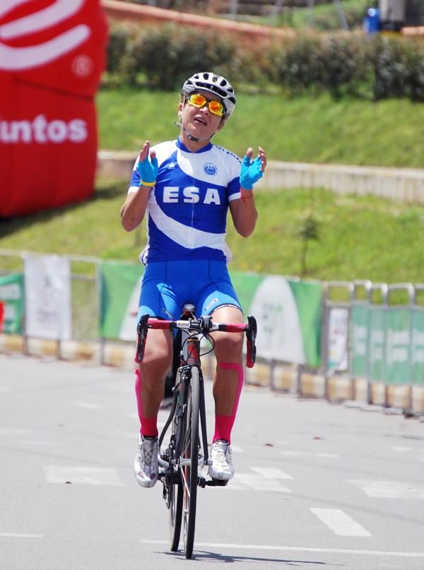 Evelyn Garcia (El Salvador) wins the silver medal in the women's road race.