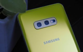 The Galaxy S10e comes with dual rear cameras, including an ultrawide shooter.