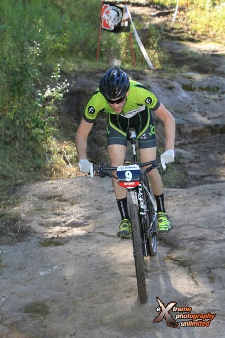 Isaac Neff (5Nines/Cannondale) navigates the slick rock