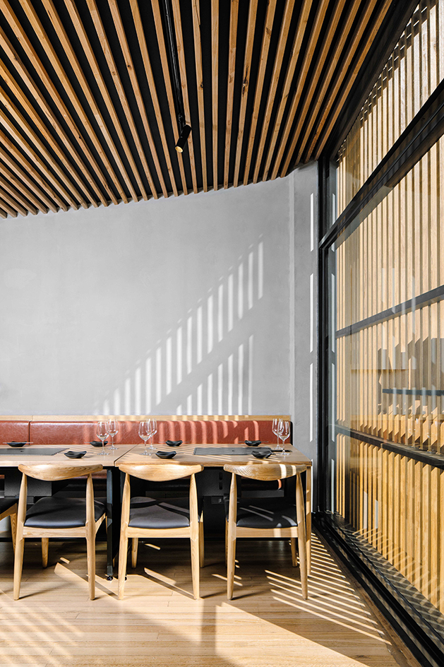 An overview of the sitting arrangement in the Hinoak restaurant