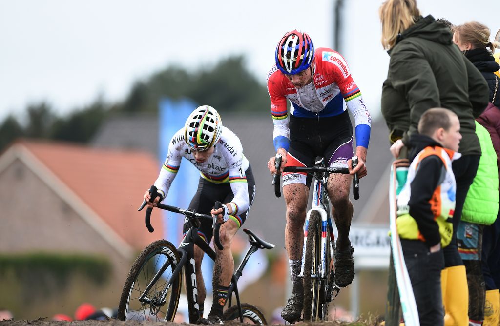 Mathieu van der Poel (Beobank-Corendon)distancing Wout Van Aert