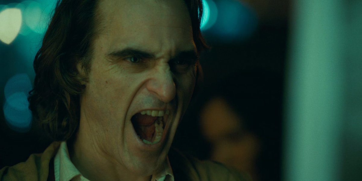 Arthur Fleck puts on a fierce face in Joker