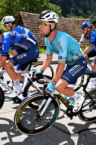 Mark Cavendish riding his black white and gold Wilier bike