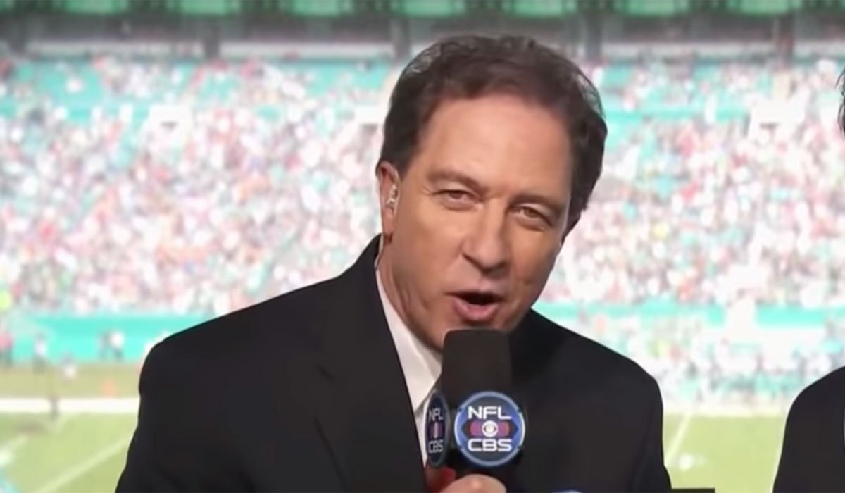 Kevin Harlan's Amazing Play-by-Play of a Fan on the Field