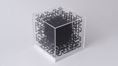 bonhams的Cube3作品与tracey emin和Frank Bowling一起展出