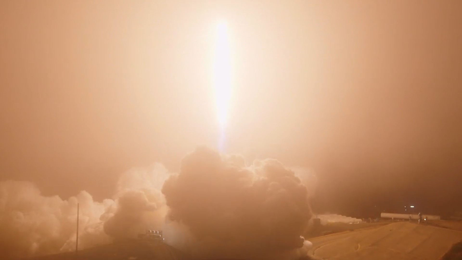 SpaceX launches sixth batch of next-gen US secret agent satellites from California (video)